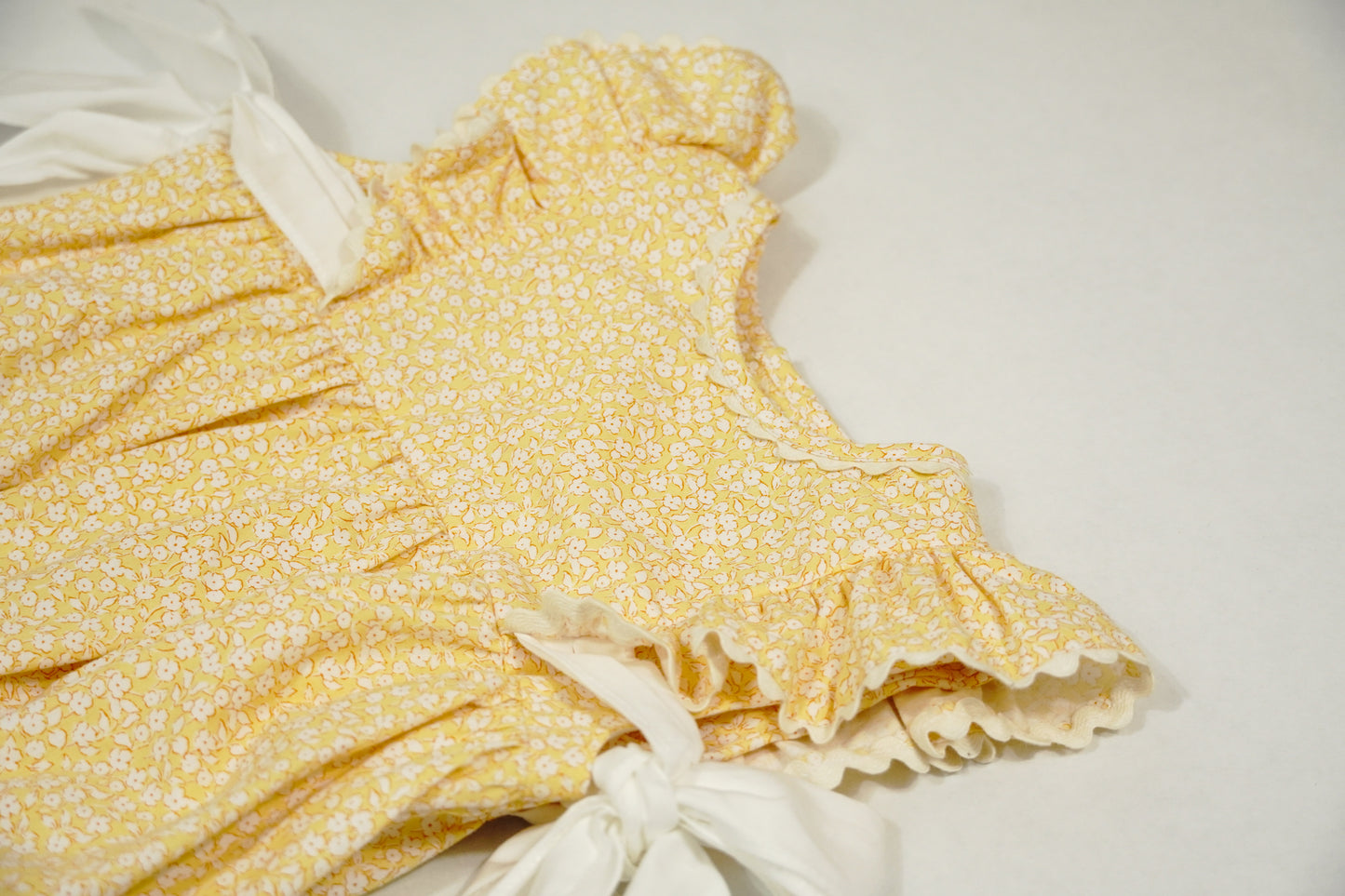 New Classic’s Yellow Bubble with Bows - Sophie & Lucas