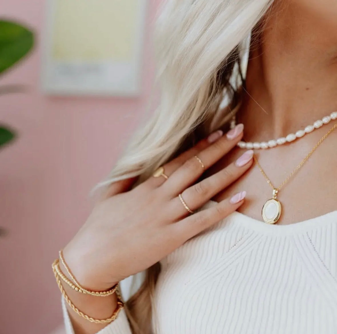 Isabelle Locket Necklace: Gold, 17.5"